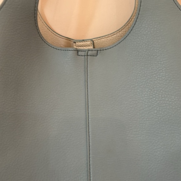 Turquoise faux leather bucket purse. Zippered inside pouch - Picture 2 of 6